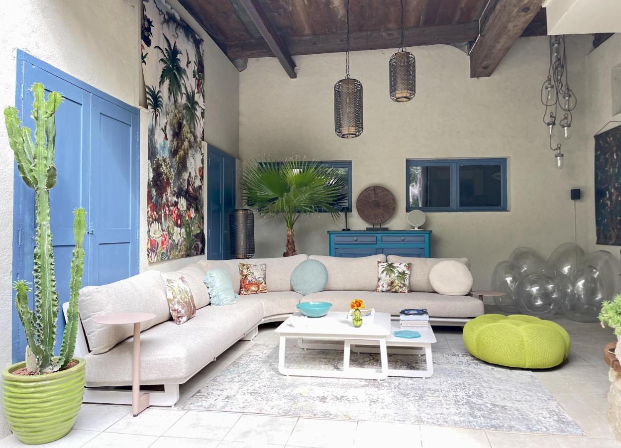 L'Oiseau Bleu Rollier Bed & Breakfast Roubia ภายนอก รูปภาพ